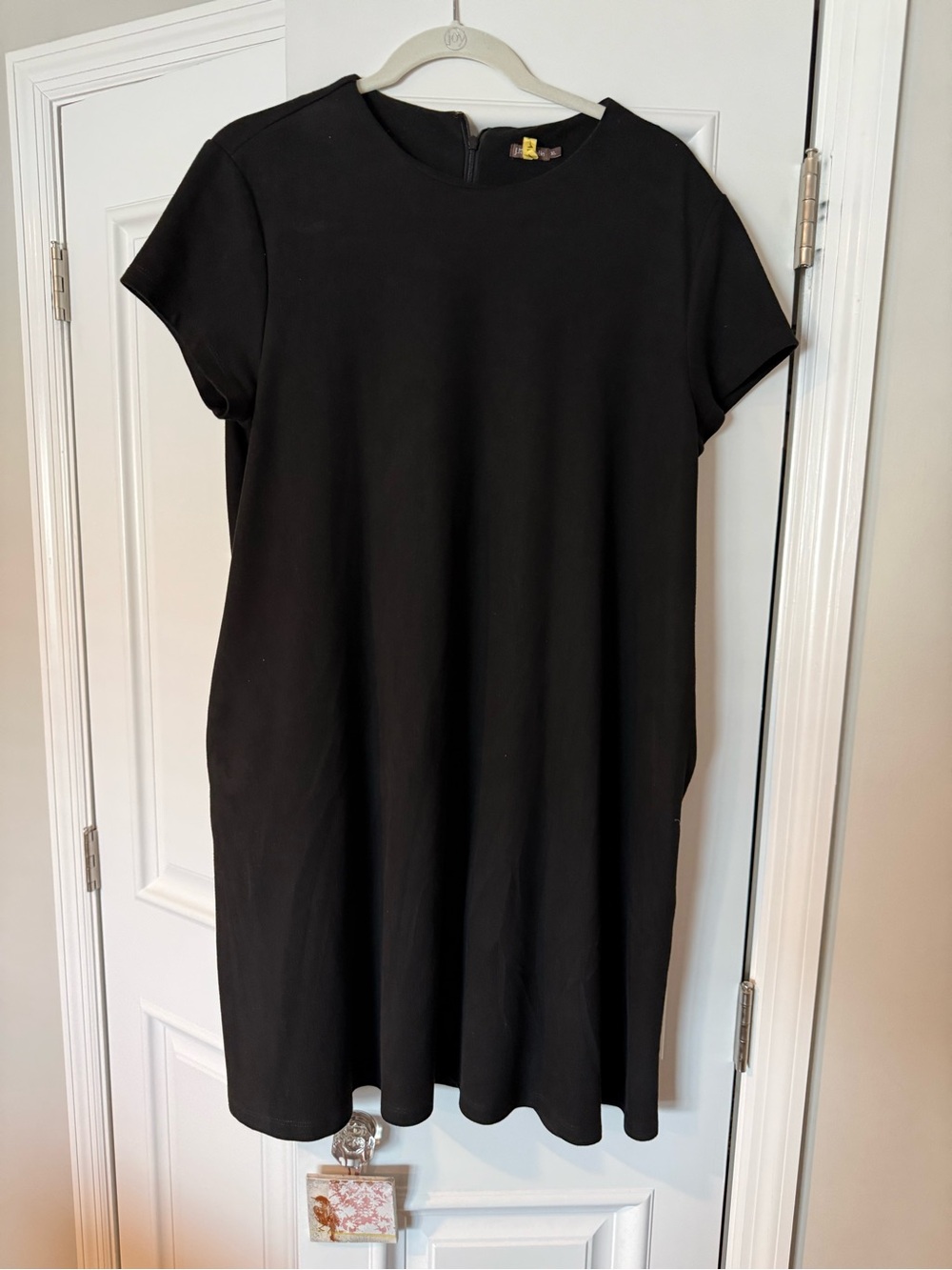 J. McLaughlin Black Short-Sleeve Shift Dress